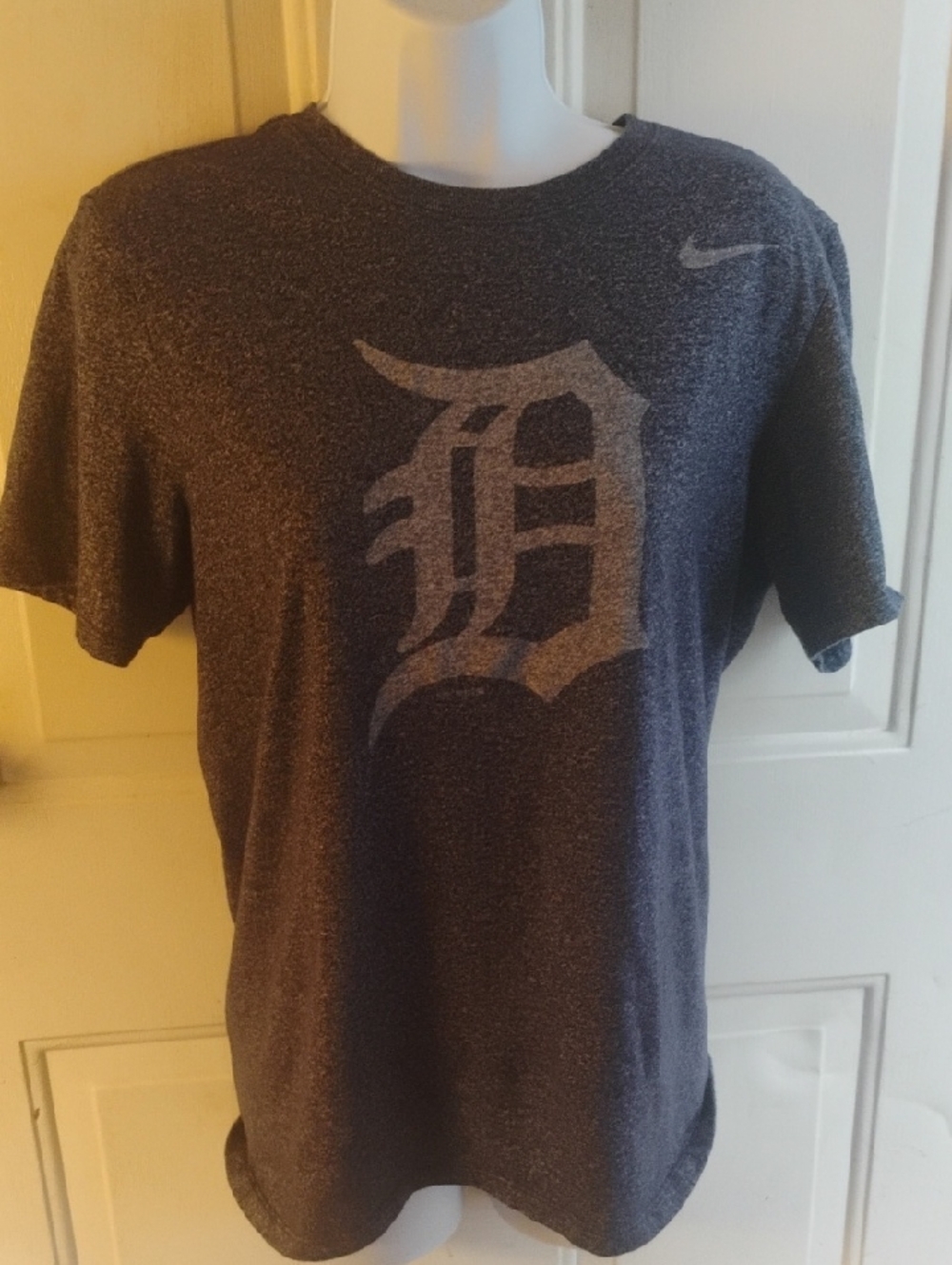 Nike Men’s Detroit Tigers Heather Charcoal Short Sleeve Tee